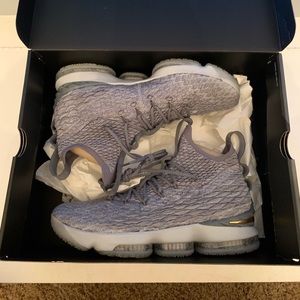 Lebron 15 Grey Gold